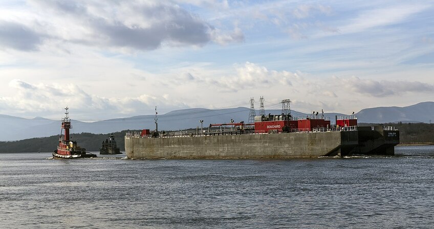 USCG orders removal of anchored tugs and barges after safety checks
