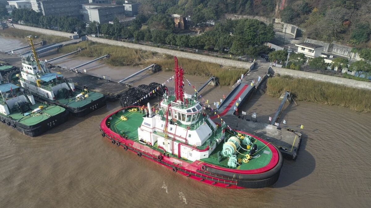 Chinese port achieves LNG-fuelled tug milestone