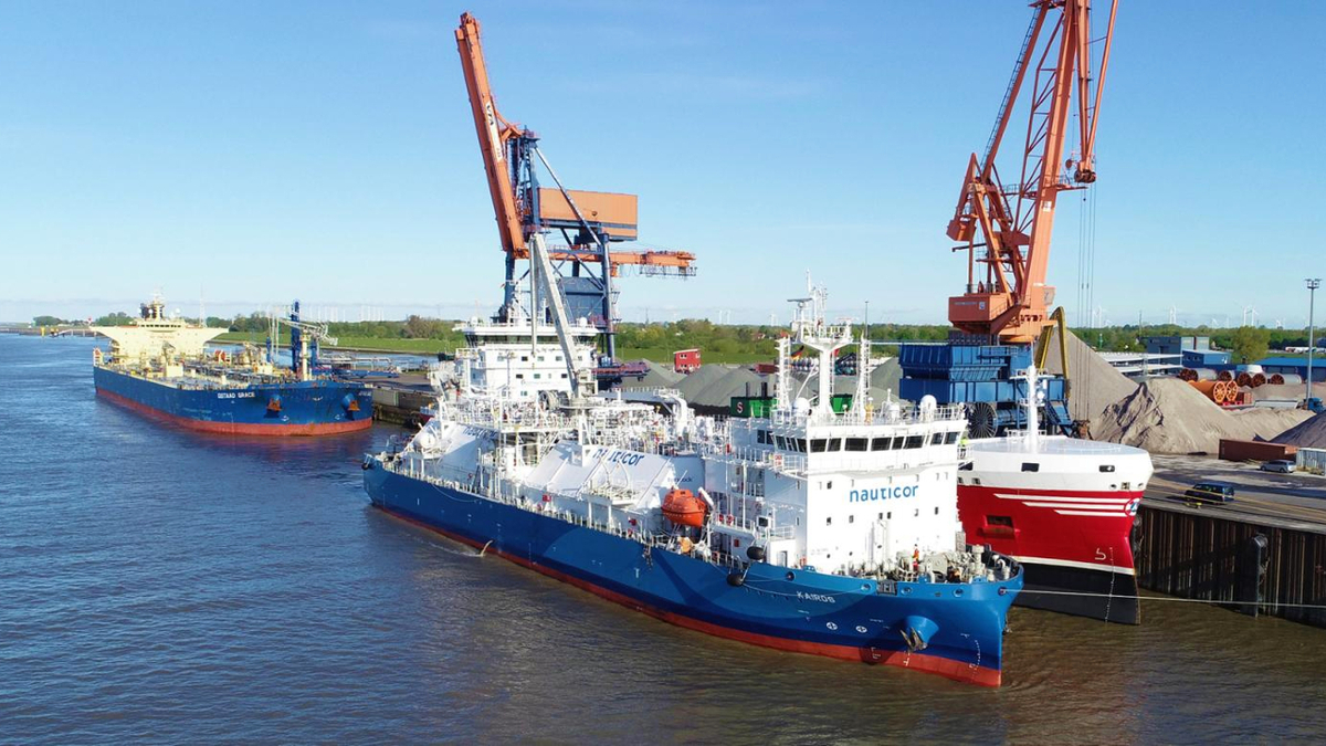 First STS LNG bunkering of product tanker in German waters