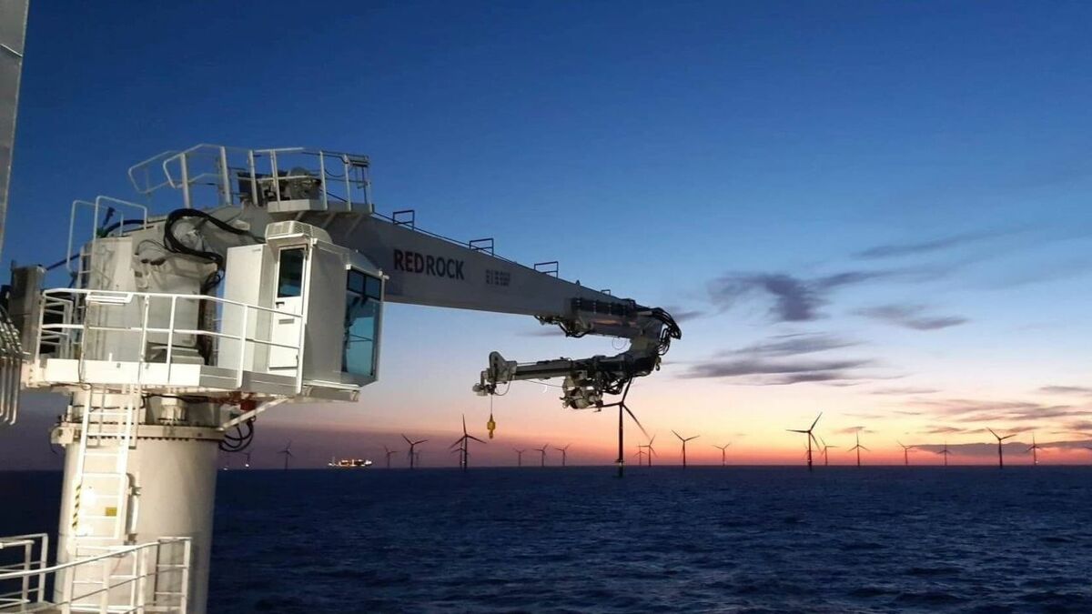 Motion-compensated crane makes light work of lifting challenges on SOV