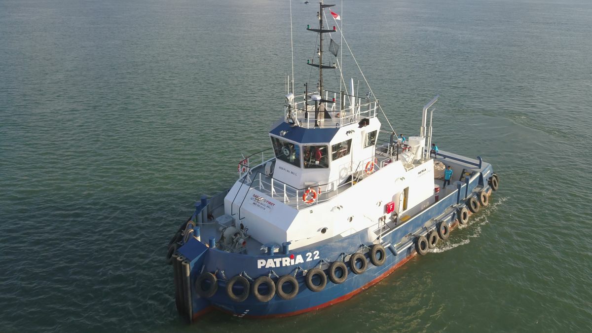 First new-generation inland tug delivered
