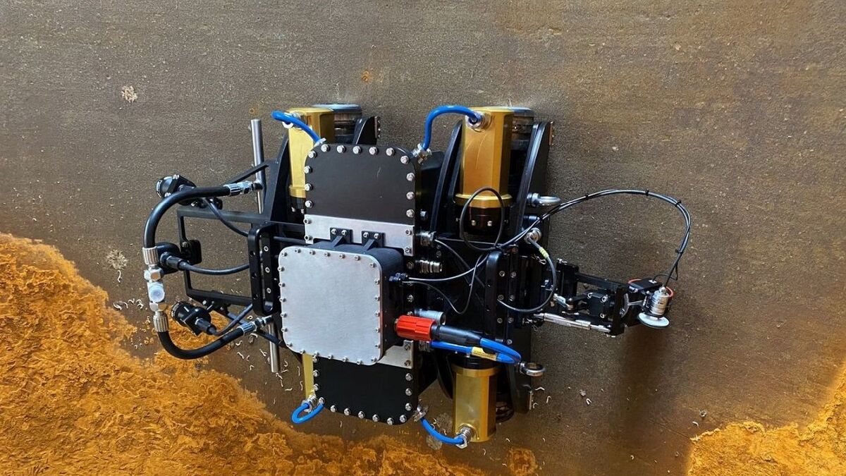 VIDEO: Amphibious robots team up to tackle corrosion and biofouling